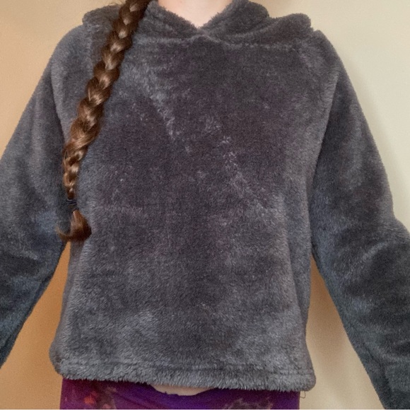 EARTHBOUND crop fuzzy pullover - Picture 3 of 4